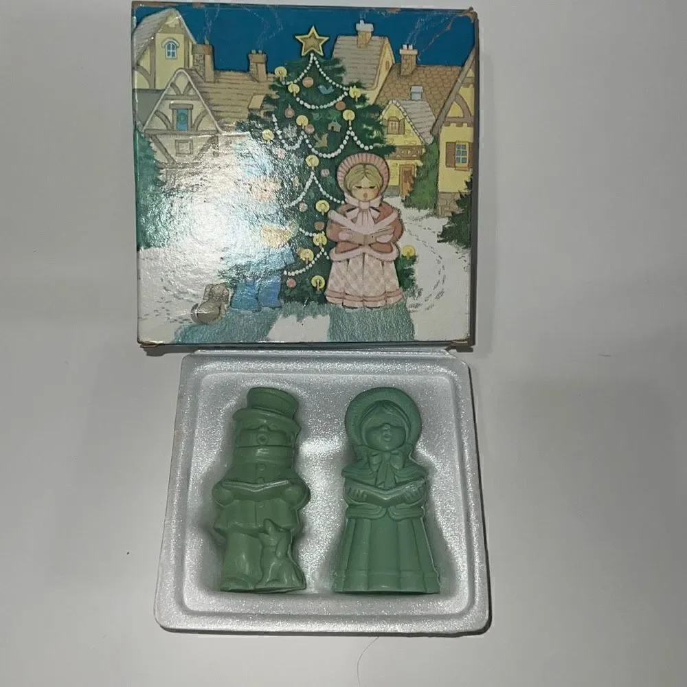 Avon Christmas Carollers Fragranced Soaps Vintage VTG Special Occasion Set of 2